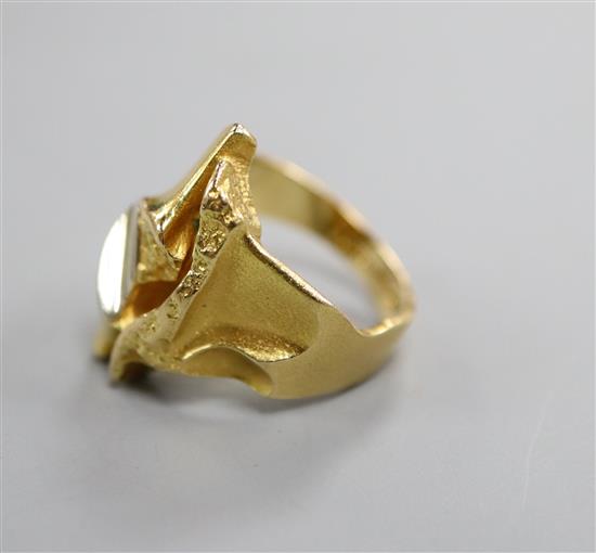 A Finnish Bjorn Weckstrom for Lapponia 750 yellow and white metal dress ring, size G/H.